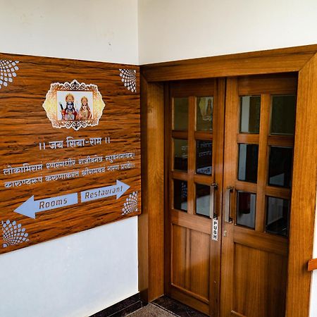 Amritara Ramila Kutir Hotell Ayodhya Exteriör bild