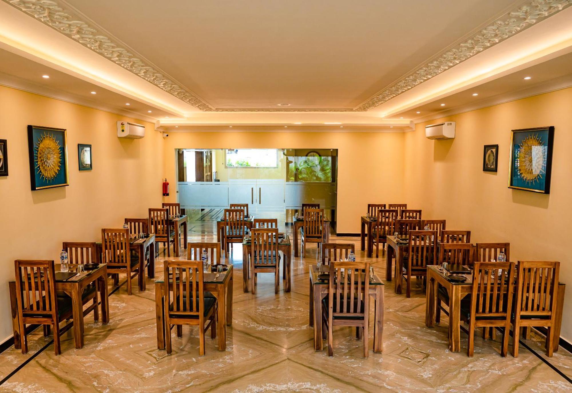 Amritara Ramila Kutir Hotell Ayodhya Exteriör bild