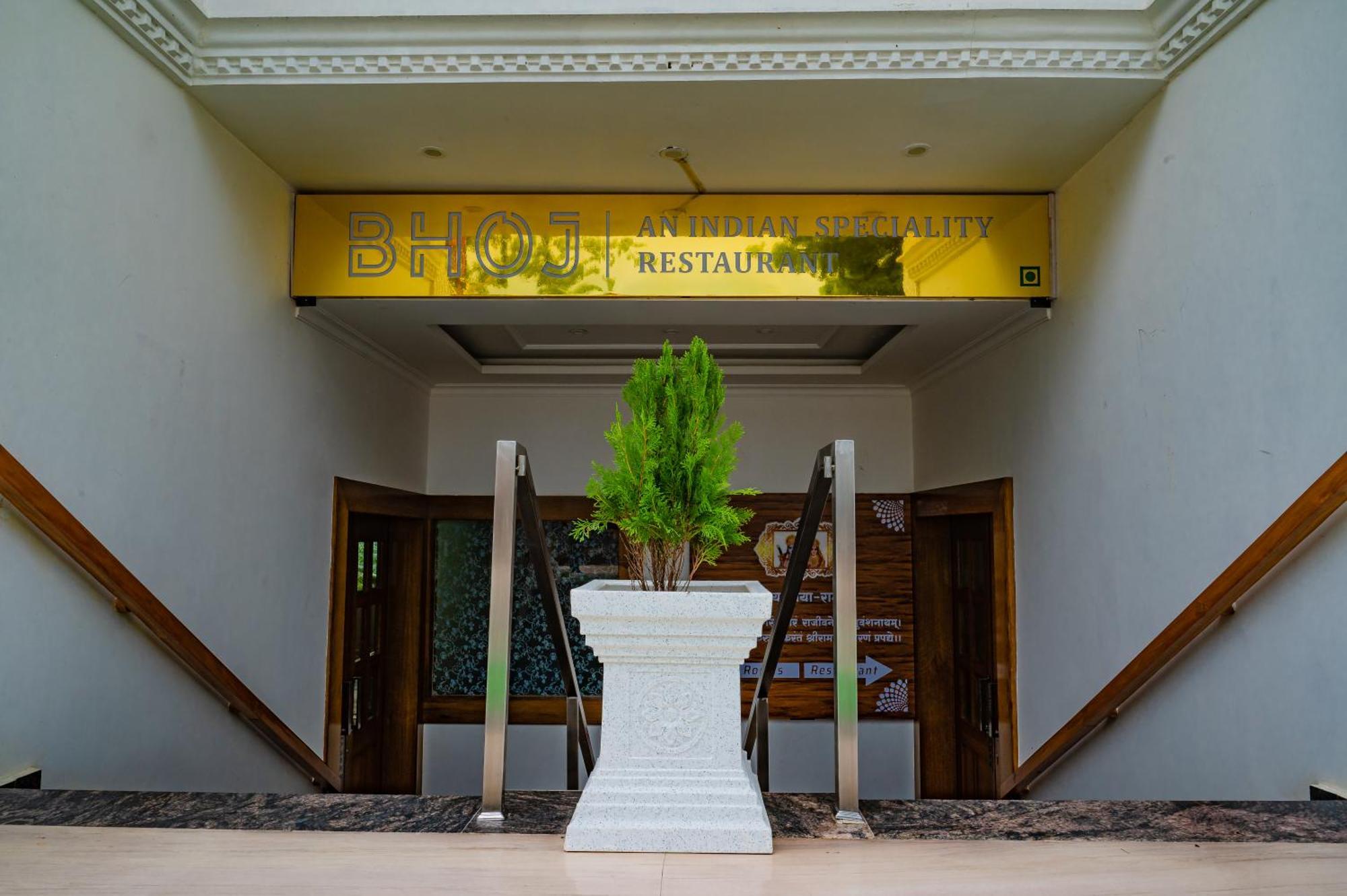 Amritara Ramila Kutir Hotell Ayodhya Exteriör bild