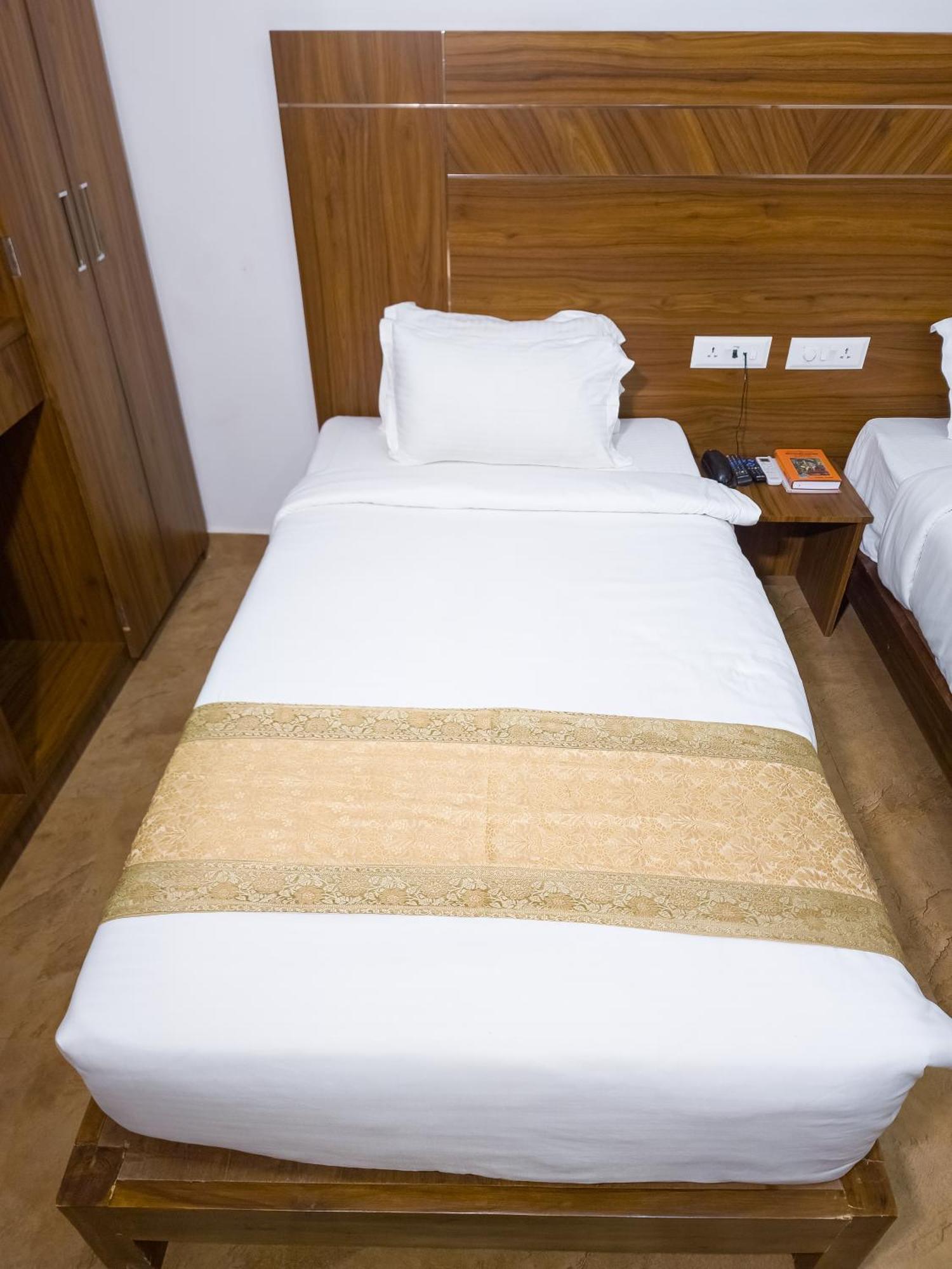 Amritara Ramila Kutir Hotell Ayodhya Exteriör bild