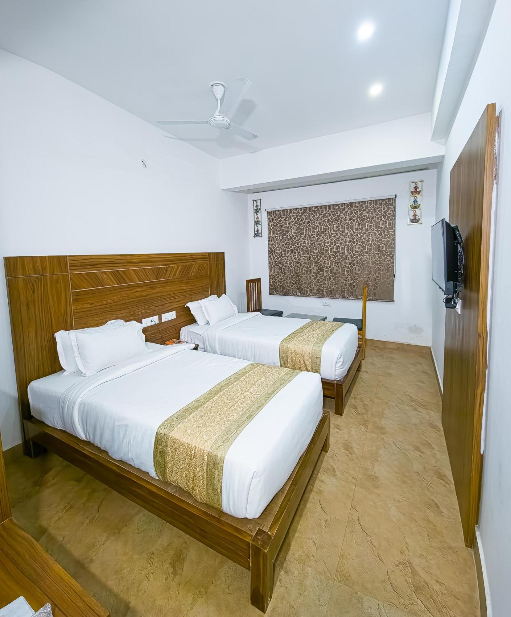 Amritara Ramila Kutir Hotell Ayodhya Exteriör bild